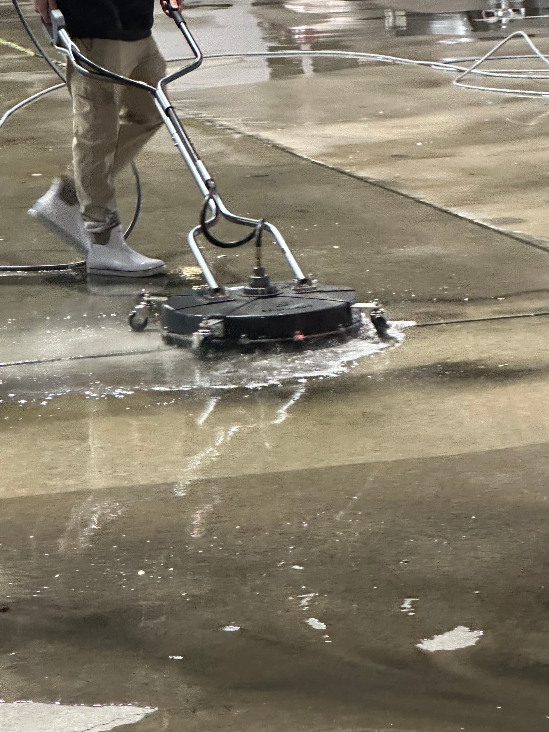 Gallery photos for Night Shift Pressure Washing at a Roswell Gas Station: Image #1